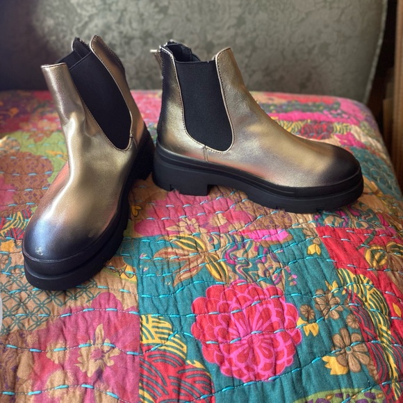 KIDS BOOTS NWOB - Picture 1 of 8